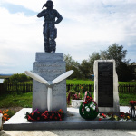 У мемориала авиаторам аэродрома Южный собрались почтить память героев