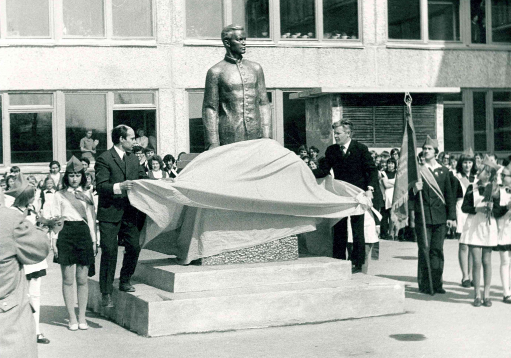 Открытие памятника В.И. Ленину.jpg