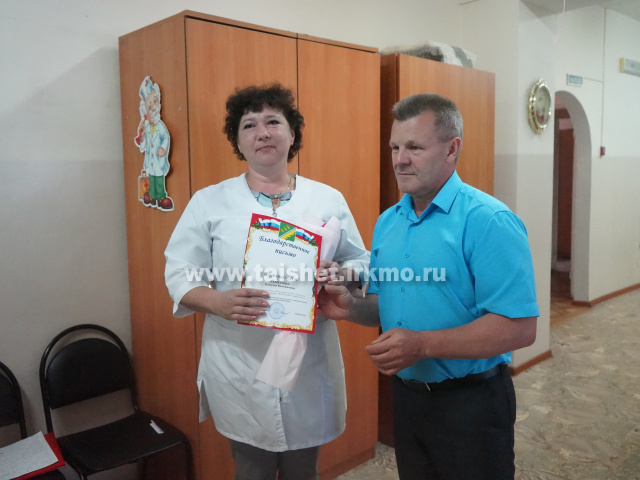 В День медицинского работника в Тайшетском районе врачи, медсестры и сотрудники системы здравоохранения получали поздравления