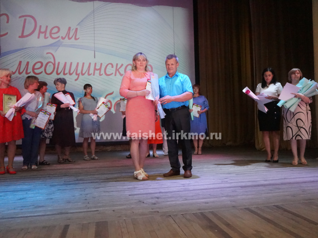 В День медицинского работника в Тайшетском районе врачи, медсестры и сотрудники системы здравоохранения получали поздравления