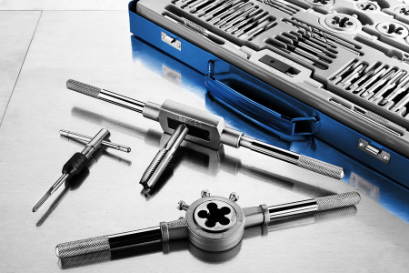 Набор метчиков и плашек Зубр 28110-H65 "ПРОФЕССИОНАЛ", сталь Р6М5, 65 предметов