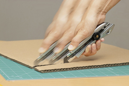 Нож Olfa OL-LTD-L-LFB с выдвижным сегментированным лезвием, винтовой фиксатор