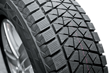 Шина Bridgestone Blizzak DM-V2 215/60R17 96S 19330 (7950)