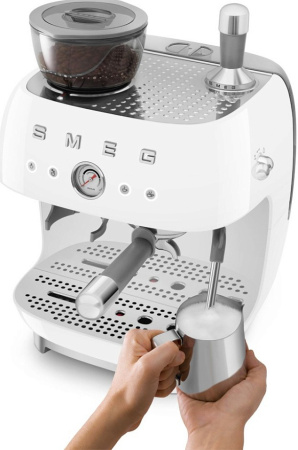 Кофемашина-эспрессо Smeg EGF03WHEU