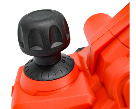 Рубанок Brait P820 (650Вт,16800об/мин,2ножа 82х5,7х1.2мм,глуб 0-2мм,фальц) 2.7кг