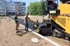 На Комарова началось асфальтирование