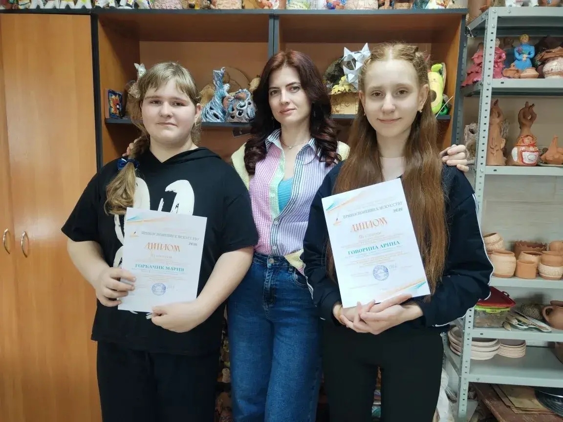 В честь Года единства народов России, объявленного Президентом страны, в Филиале Братского педагогического колледжа состоялся областной конкурс художественных работ под названием «Прикосновение к искусству - 2026».