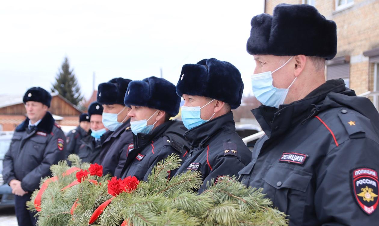 В Черемхово почтили память сотрудников, погибших при исполнении служебных обязанностей