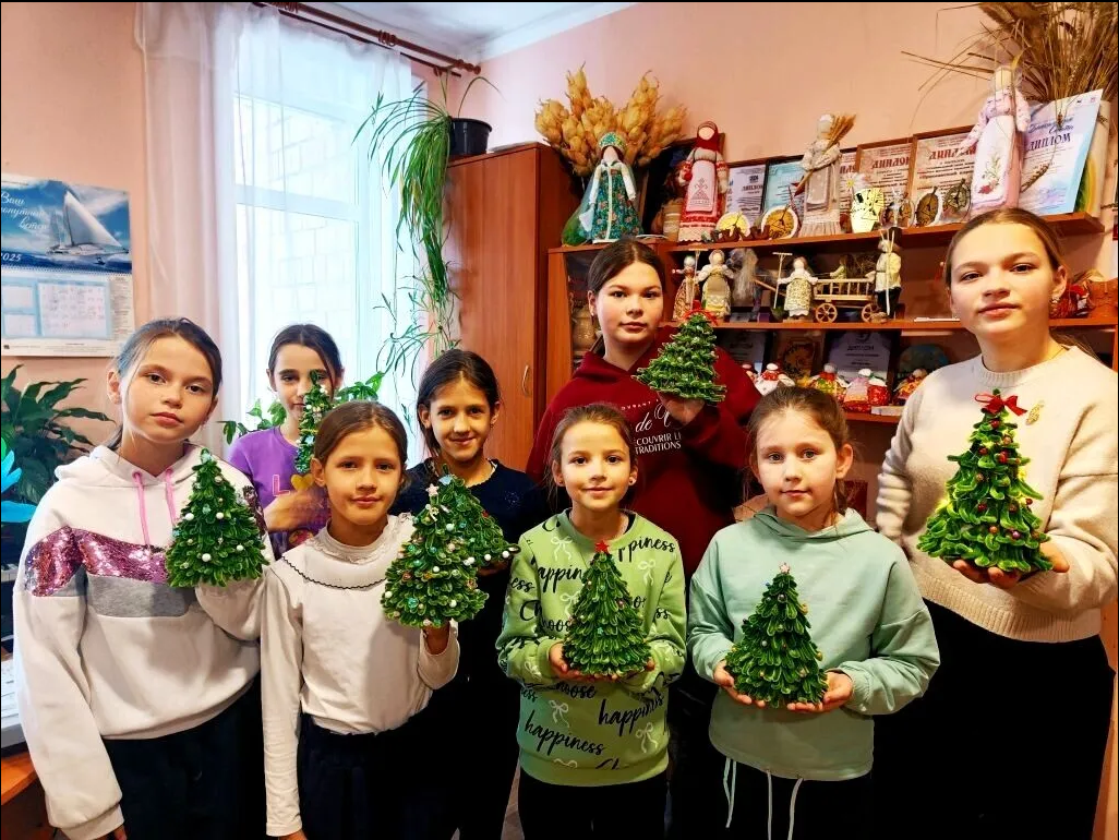 20 - декабря День рождения новогодней Ёлочки  