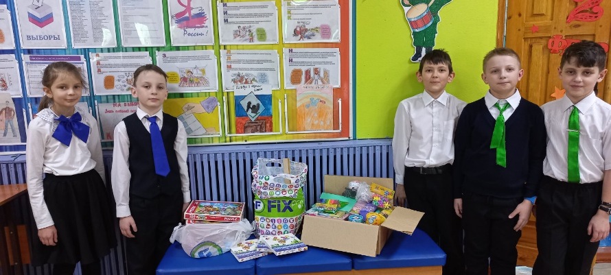 Чунские школьники отправили посылку детям Донбасса