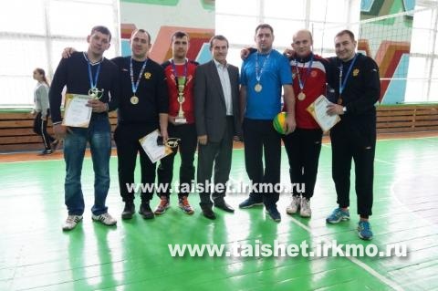 Состоялся турнир по волейболу памяти Анатолия Зелезинского