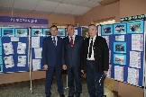 Гости района у выставки