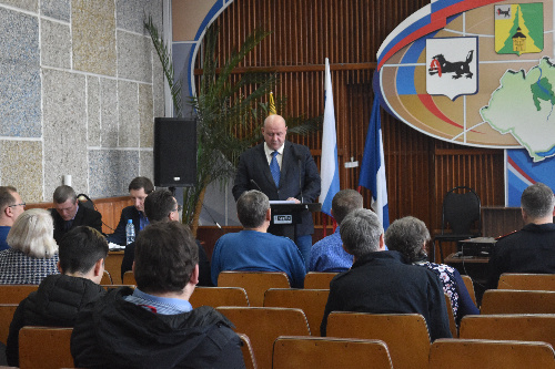    22 апреля в актовом зале администрации района прошел отчет главы городского поселения Железногорск-Илимского А.Ю. Козлова.