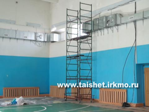 Отремонтированный спортивный зал ДЮСШ продолжают оснащать современным оборудованием