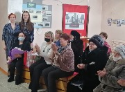Альбина Иннокентьевна с дочерью и внучкой