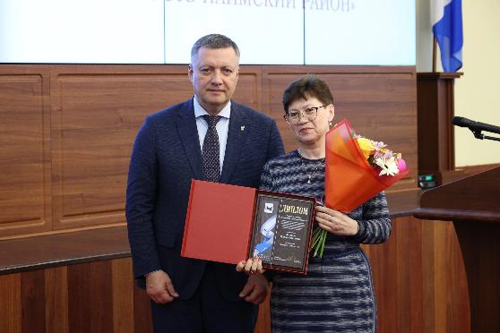 Глава Приангарья Игорь Кобзев вручил премии Губернатора работникам областных и муниципальных учреждений культуры
