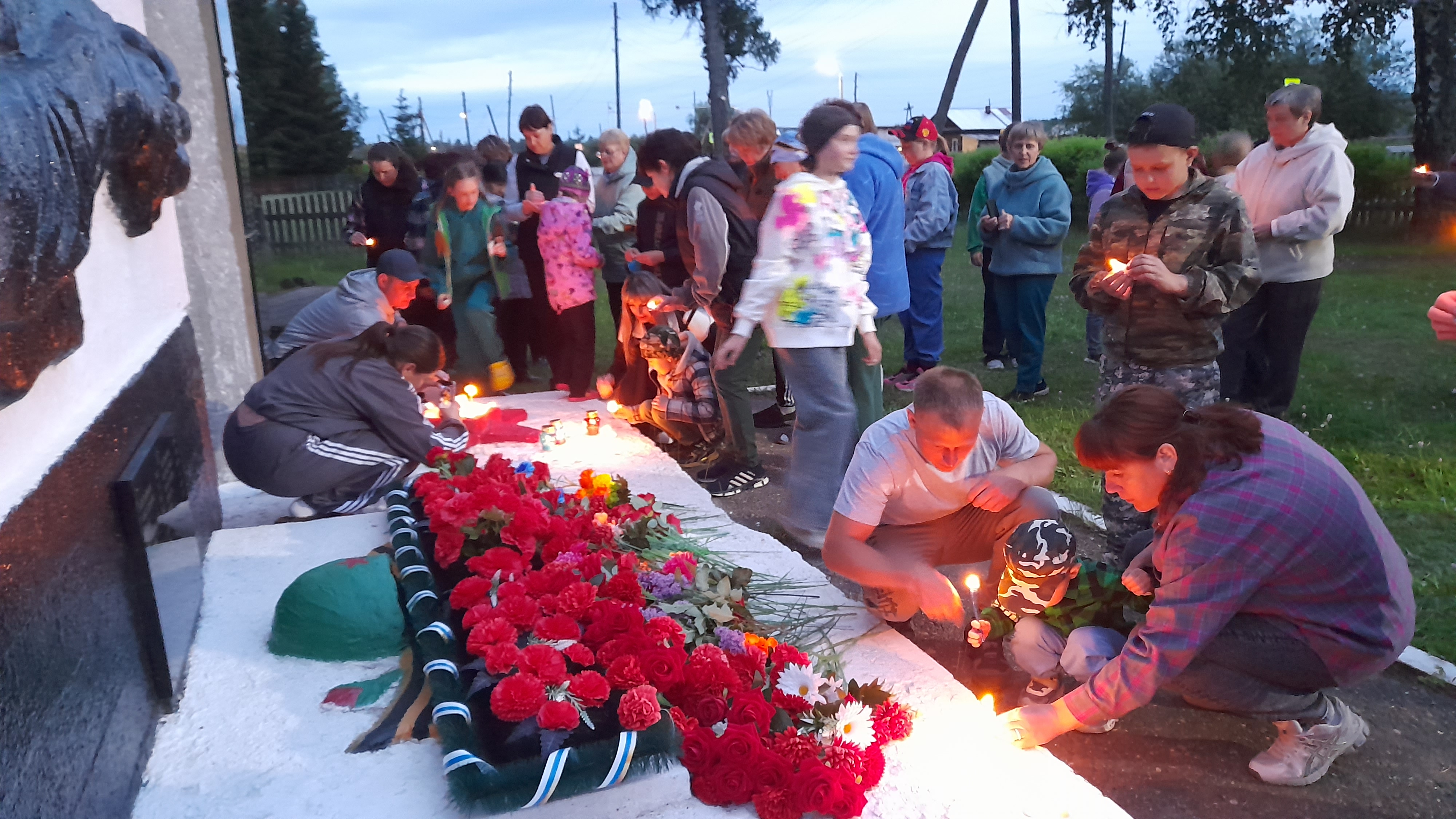 ПУСТЬ СВЕЧИ  ПАМЯТИ  ГОРЯТ