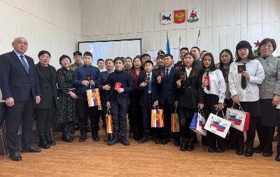 Торжественное вручение паспортов 14-летним гражданам РФ