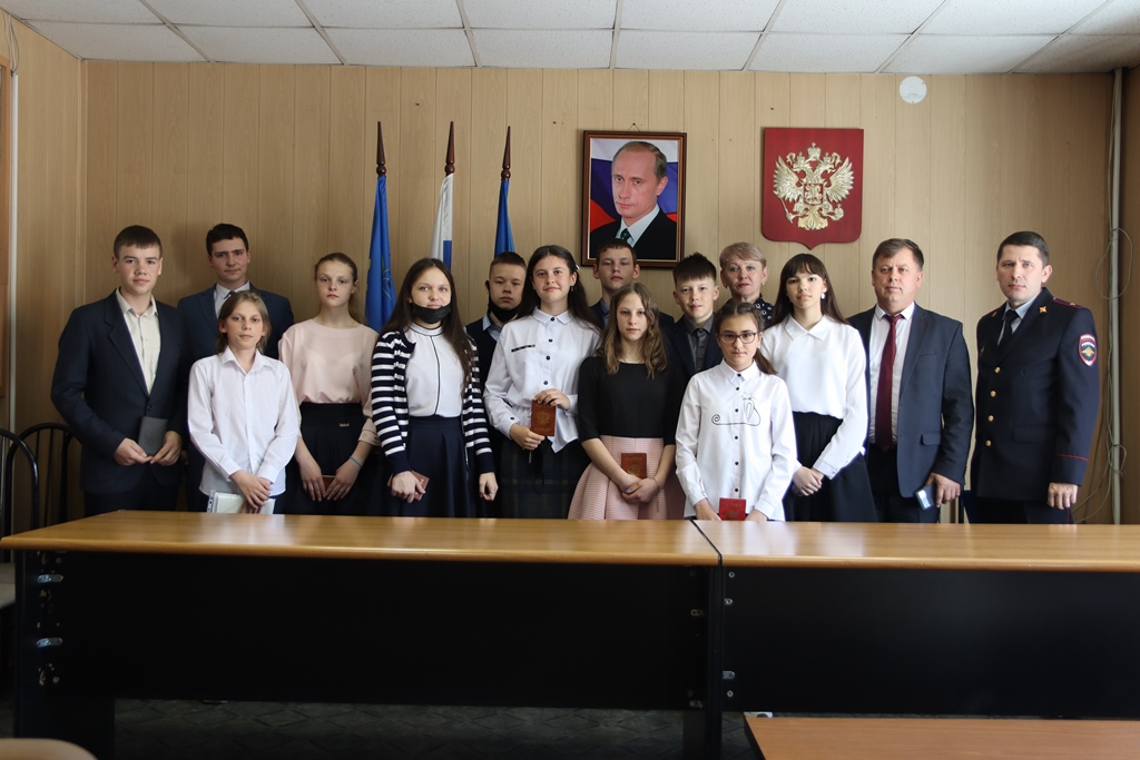 Вручение паспортов юным гражданам Черемховского района прошло в администрации Черемховского района