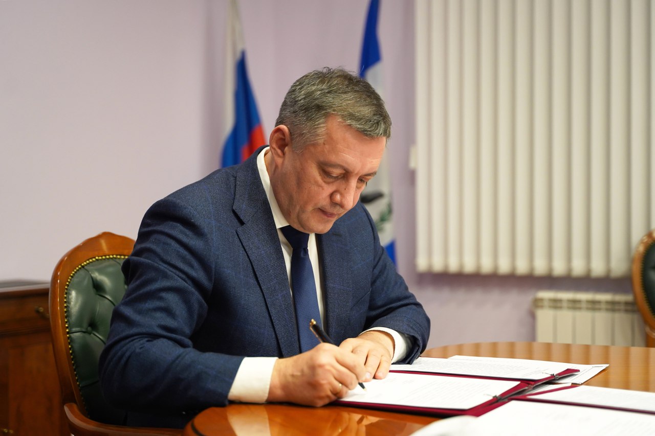 Губернатор Игорь Кобзев подписал указ о предоставлении единовременной выплаты инвалидам и ветеранам ВОВ к 80-летию Победы
