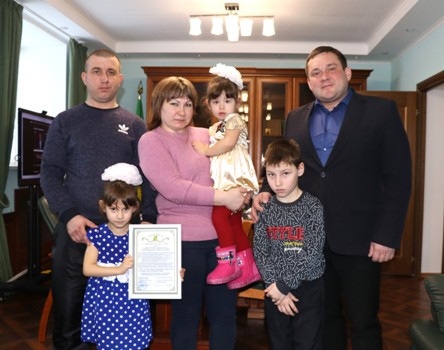Семье из Веселого вручили жилищный сертификат