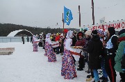 Традиционное вручение караваев