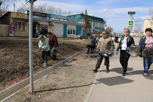 27 апреля город Железногорск-Илимский присоединился к Всероссийскому субботнику. На уборку территорий вышли сотрудники администрации города.