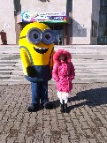 Веселый миньон встречал участников