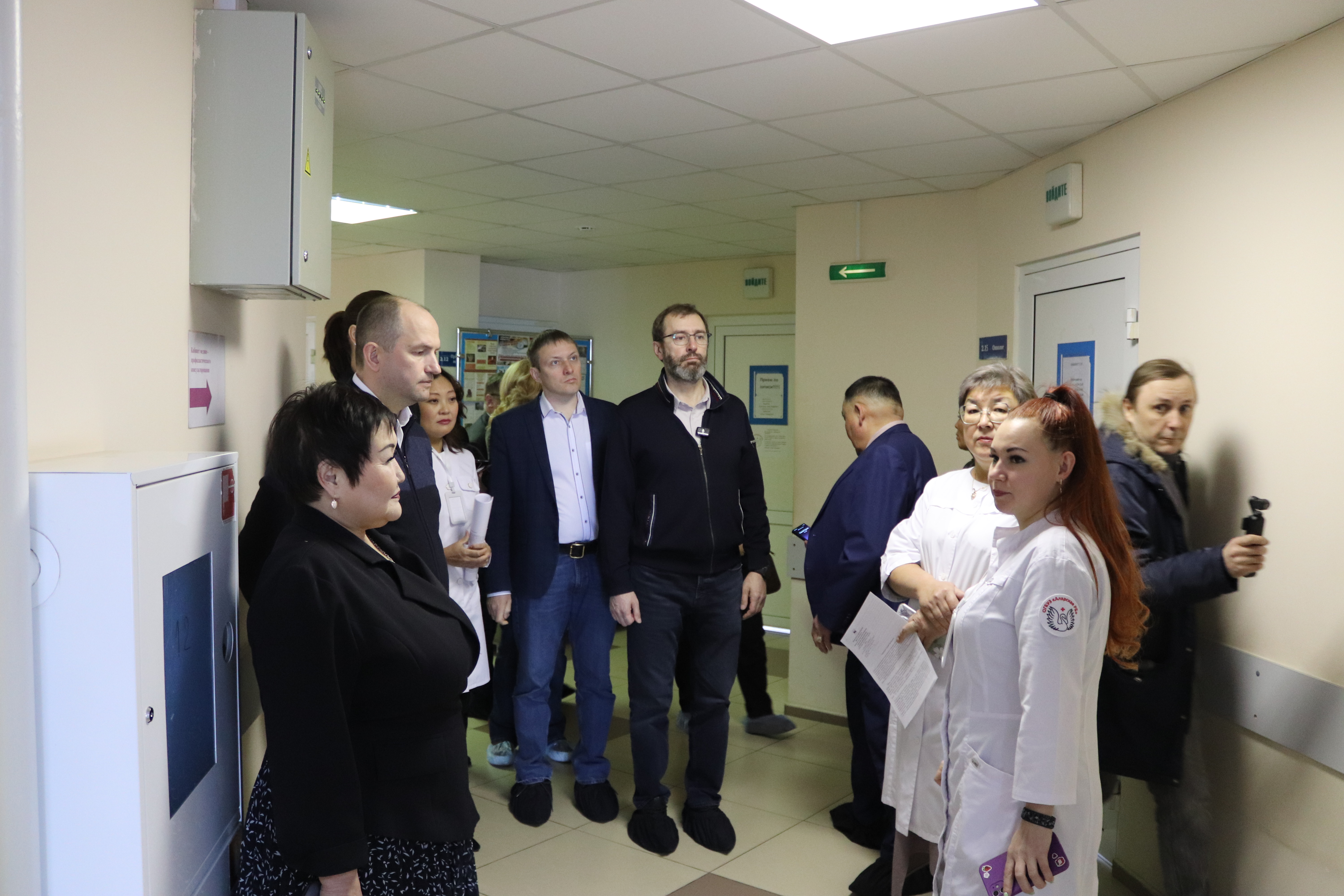 Визит депутатов: успехи и проблемы Аларской больницы