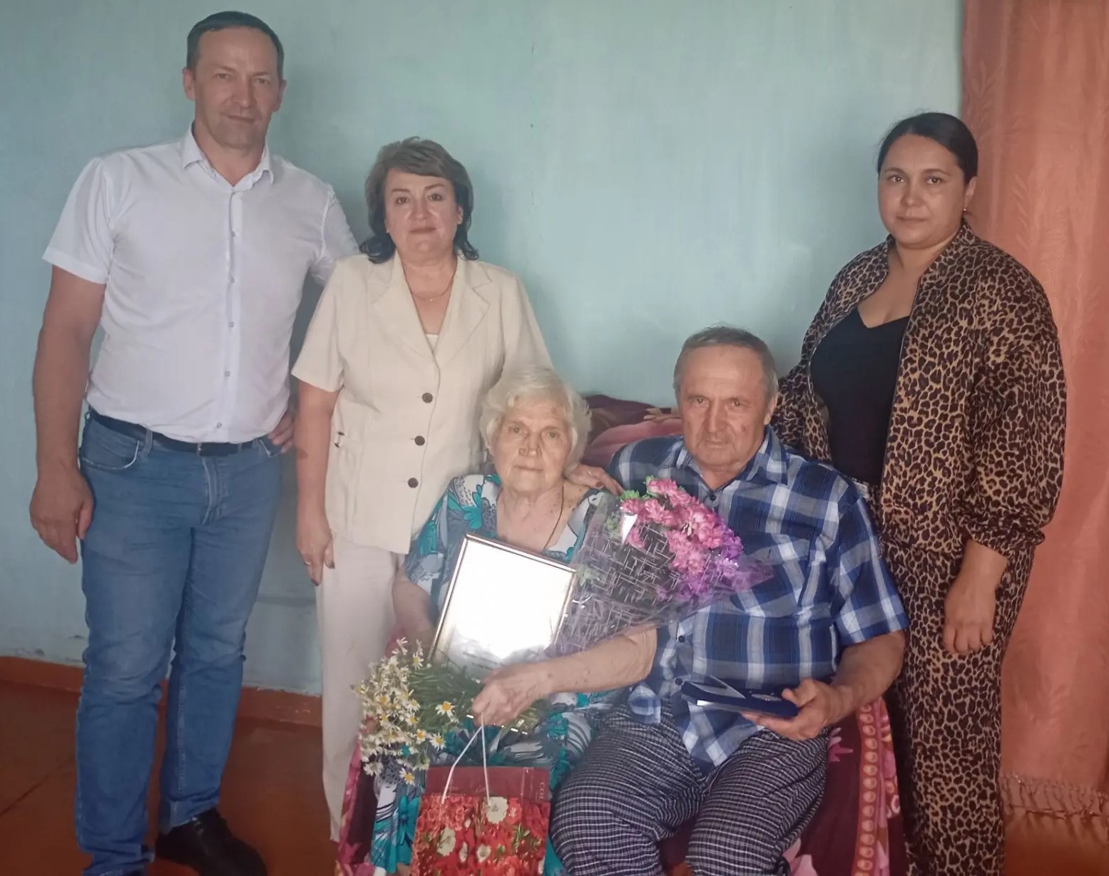 Полвека вместе: семья Коблиных из Гадалея удостоена медали «За любовь и верность»