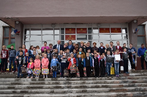 Сотрудники администраций традиционно участвовали  в акции «Школьный портфель»