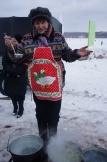 горячая уха и чай для гостей