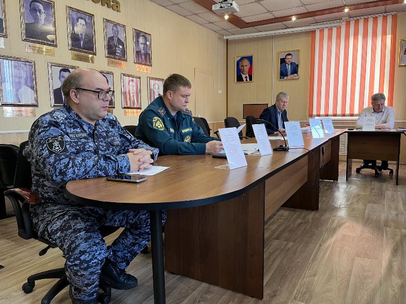 В районной администрации обсудили мероприятия по противодействию идеологии терроризма и повышению уровня инженерно-технического оснащения объектов образования