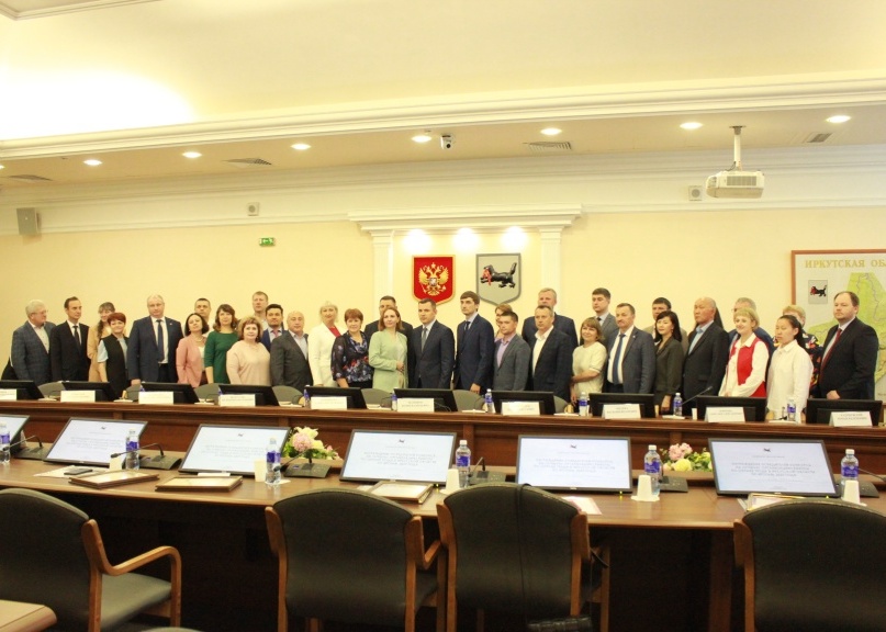 В Правительстве региона, 6 июня, состоялось награждение победителей конкурса на лучшую организацию работ по охране труда в Иркутской области по итогам 2022 года