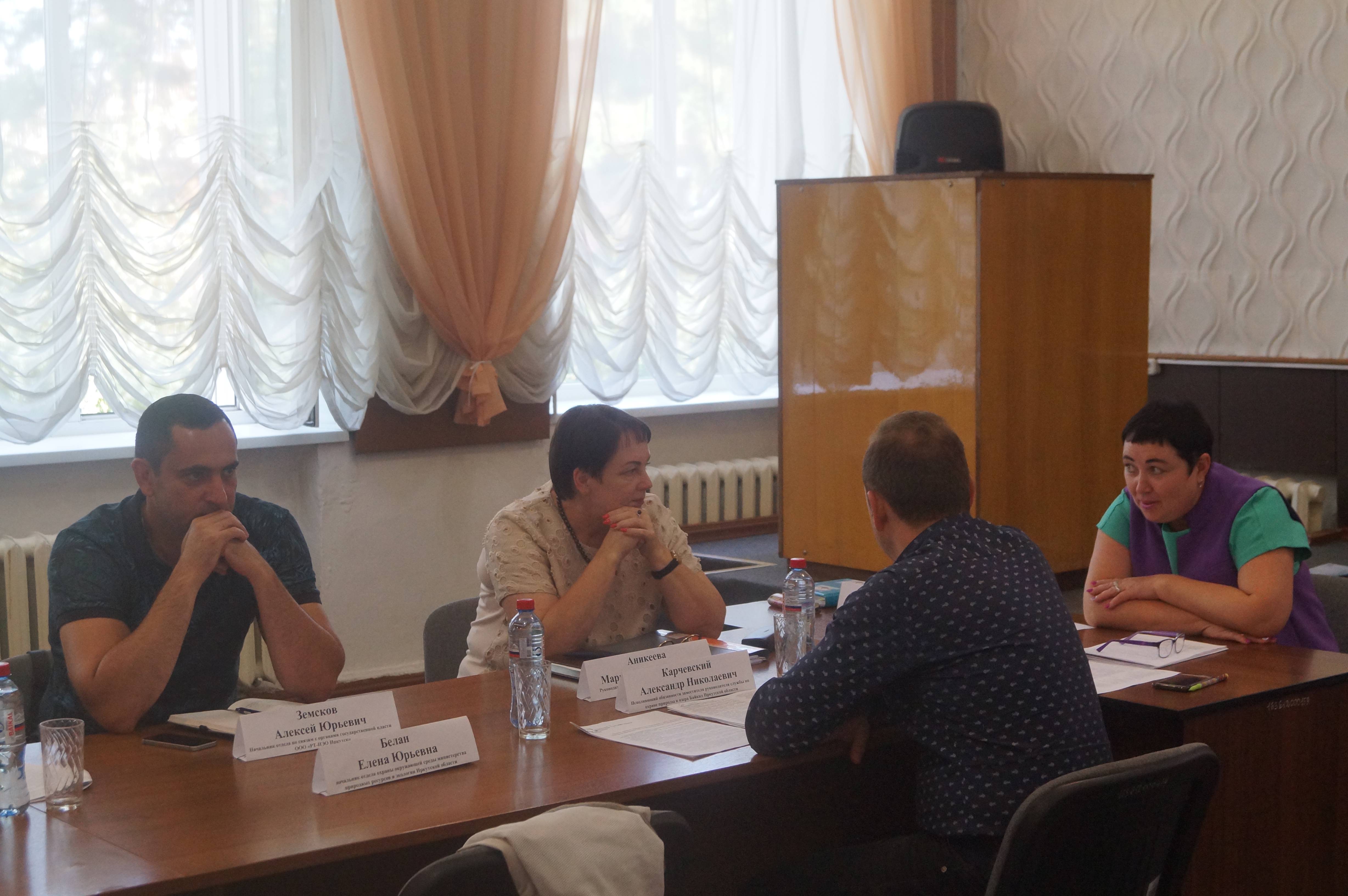 В Качугском районе состоялось межрайонное совещание по вопросу перехода на новую систему обращения с твердыми коммунальными отходами.