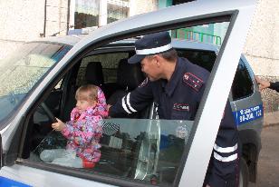 В Усть-Илимском районе дорожные полицейские провели «Зарядку со стражем порядка»