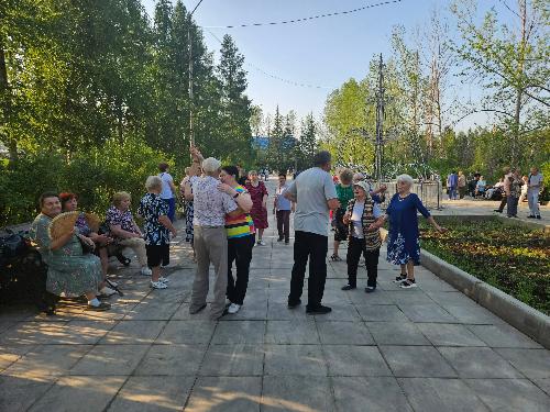 3 июля в сквере им. М К. Янгеля Железногорска-Илимского снова прошёл музыкально-танцевальный вечер для старшего поколения "Танцы для души"!