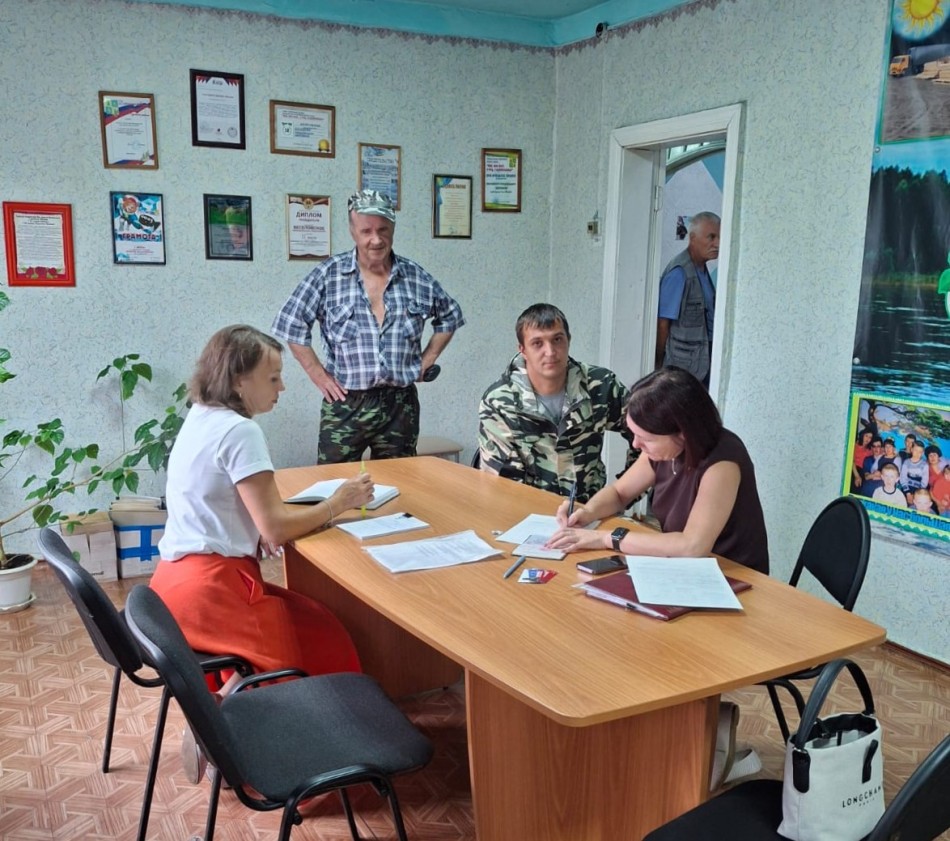 В округе проходят выездные приемы жителей