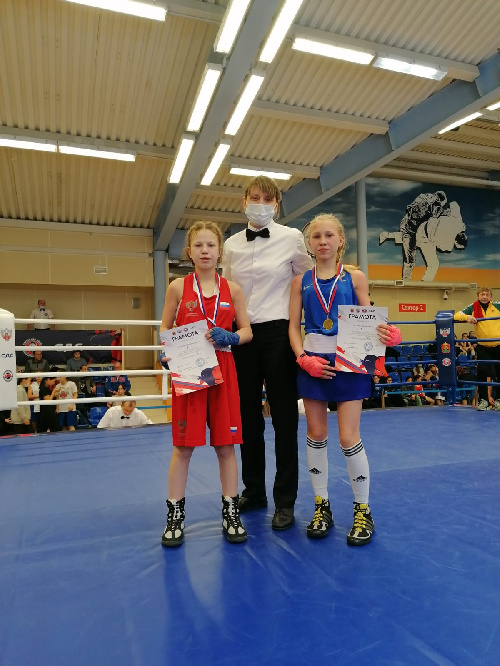 В городе Кемерово  с 1 по 5 февраля 2022 г на базе спортивного комплекса «Арена» прошло Первенство Сибирского федерального округа по боксу среди юниорок, девушек и девочек. 