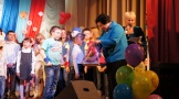 Вручение подарков от Администрации Железнодорожного муниципального образования