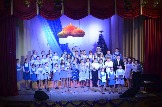 Все участники концерта на сцене