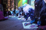 Бабки Ёжки рисуют портреты друзей