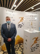 С главной наградой церемонии