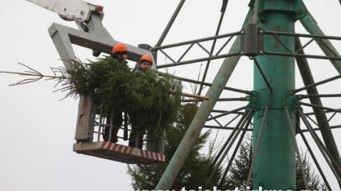 Главную новогоднюю елку района доставят в Тайшет из Москвы