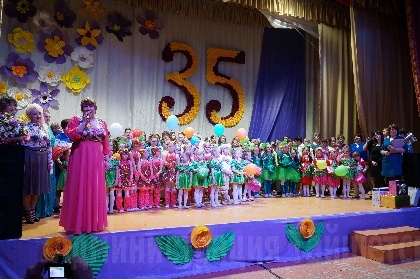 Здесь зажигаются звезды. Дом детского творчества в  г. Бирюсинске отметил 35-летний юбилей. 