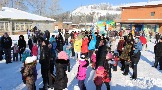 Эй, народ, не зевай, да на столб полезай - подарки снимай. Жители п. Невон болеют за земляков