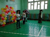 Ведущие в сопровождении символа Усть-Илимского района - Бурундука