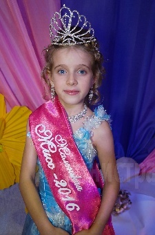 Улыбки, подарки, короны: конкурс «Маленькая Мисс Бирюсинск -2016» прошел в канун Дня матери