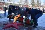 В Осе у памятника воинам, погибшим в годы Великой Отечественной войны, прошел торжественный митинг, посвященный Дню защитника Отечества
