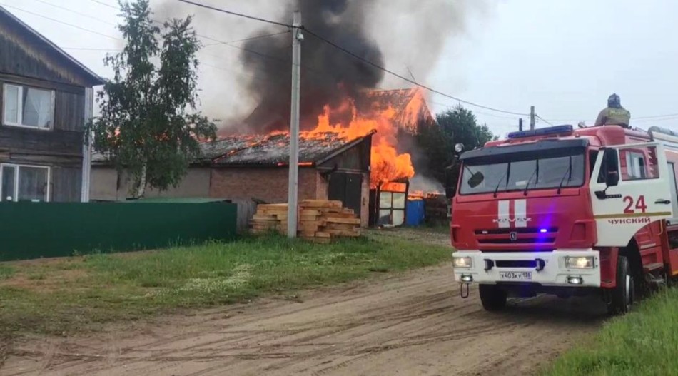 В Чуне горел жилой дом